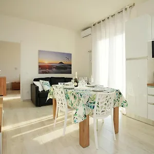 https://brezza-di-sale-appartamenti.hotelitalianriviera.com